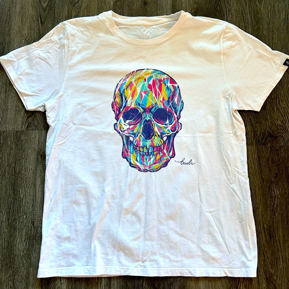 MEN’s GRAPHIC SKULL t-shirt in rainbow colors
Size Medium